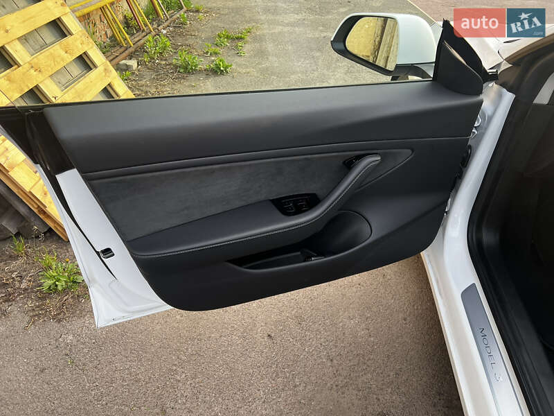 Седан Tesla Model 3 2019 в Луцке