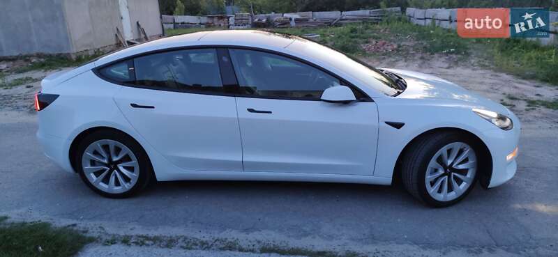 Седан Tesla Model 3 2022 в Києві