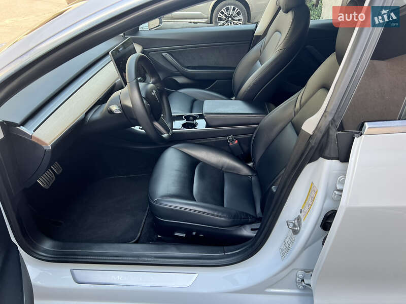 Седан Tesla Model 3 2019 в Харкові
