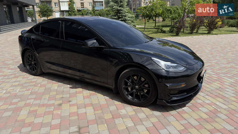 Седан Tesla Model 3 2019 в Славянске