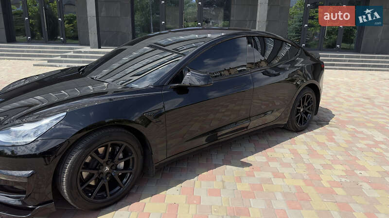Седан Tesla Model 3 2019 в Славянске