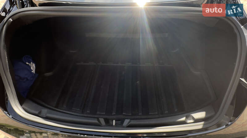 Седан Tesla Model 3 2019 в Славянске