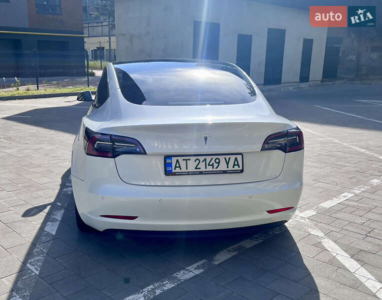 Седан Tesla Model 3 2021 в Івано-Франківську