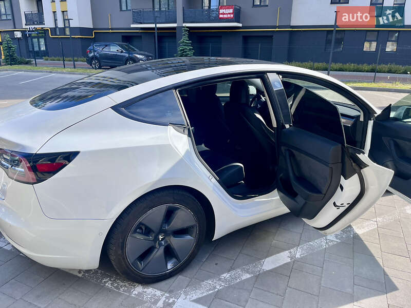 Седан Tesla Model 3 2021 в Івано-Франківську