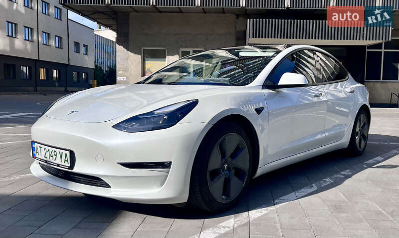 Седан Tesla Model 3 2021 в Івано-Франківську