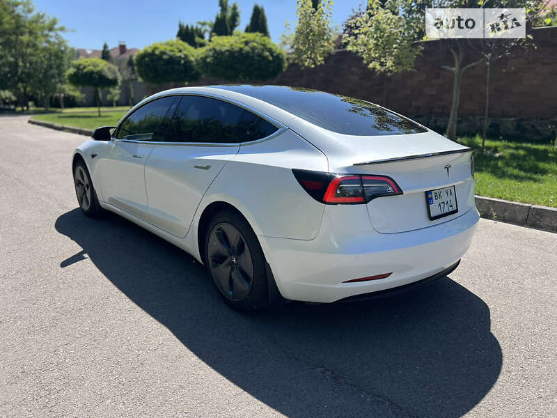 Седан Tesla Model 3 2019 в Ровно