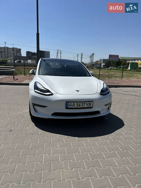 Седан Tesla Model 3 2020 в Києві