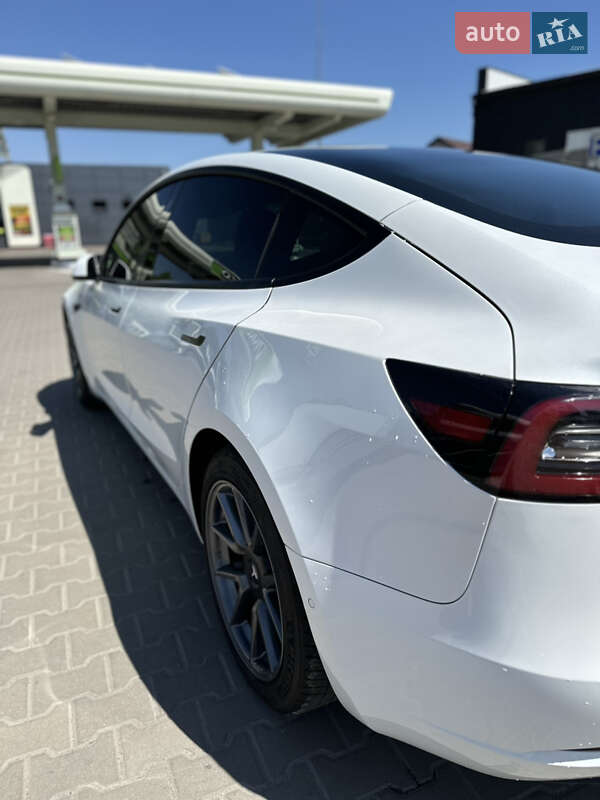 Седан Tesla Model 3 2020 в Києві