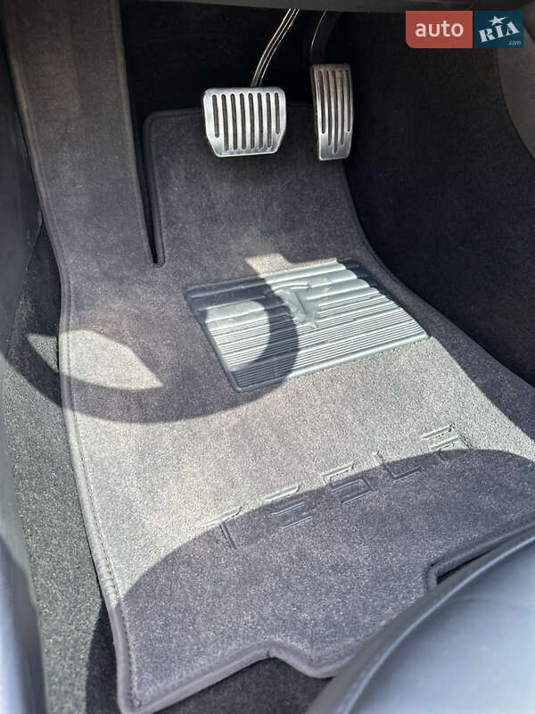 Седан Tesla Model 3 2020 в Києві