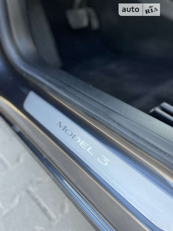 Седан Tesla Model 3 2018 в Києві