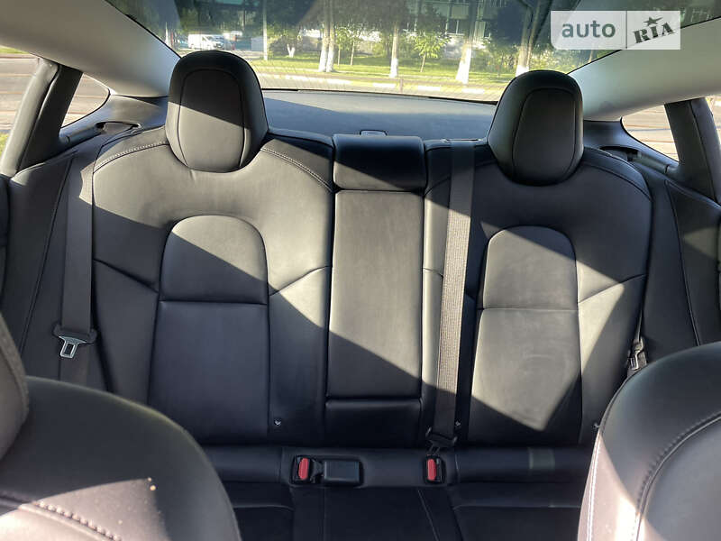 Седан Tesla Model 3 2018 в Києві