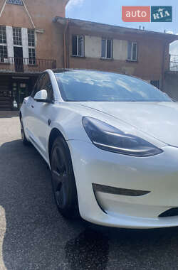 Седан Tesla Model 3 2021 в 