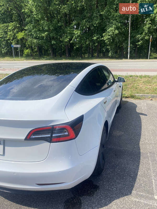Седан Tesla Model 3 2021 в Виннице