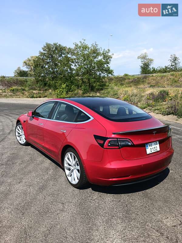 Седан Tesla Model 3 2018 в Днепре