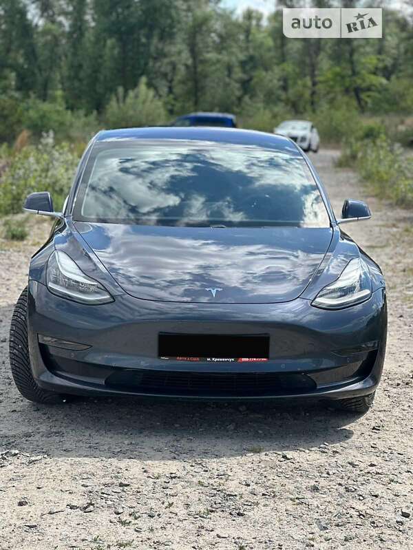 Седан Tesla Model 3 2018 в Кременчуці