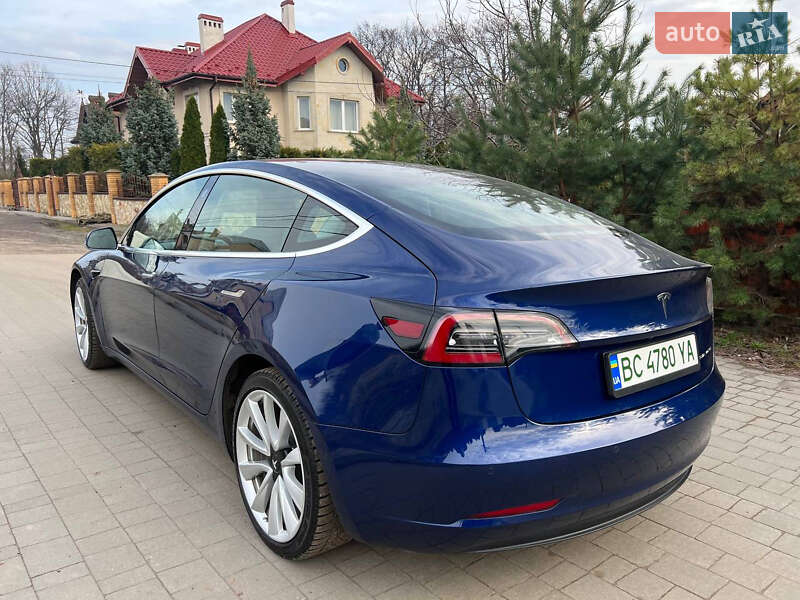 Седан Tesla Model 3 2019 в Львове