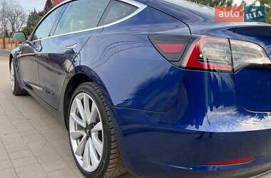 Седан Tesla Model 3 2019 в Львове