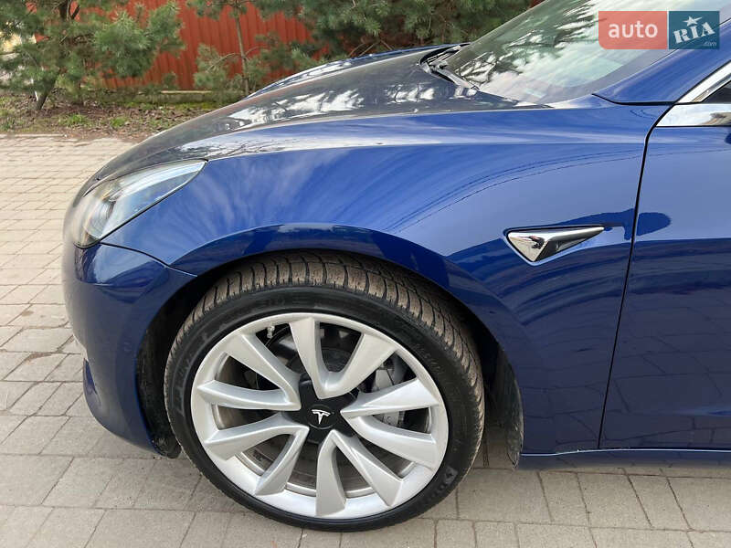 Седан Tesla Model 3 2019 в Львове