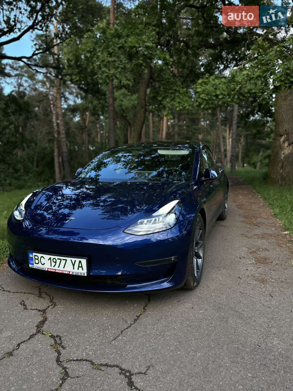 Седан Tesla Model 3 2021 в Львові