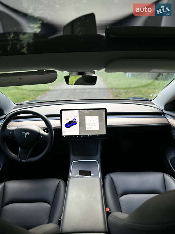 Седан Tesla Model 3 2021 в Львові