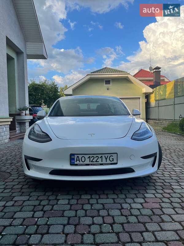 Седан Tesla Model 3 2019 в Ужгороді