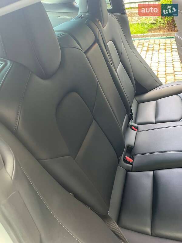 Седан Tesla Model 3 2019 в Ужгороді