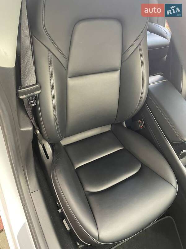 Седан Tesla Model 3 2019 в Ужгороді