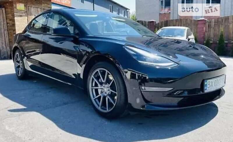 Седан Tesla Model 3 2018 в Сумах