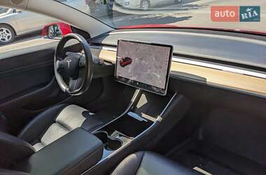 Седан Tesla Model 3 2019 в 