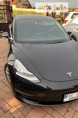 Седан Tesla Model 3 2018 в Луцке