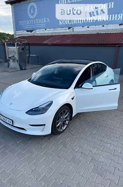 Седан Tesla Model 3 2023 в Мукачевому