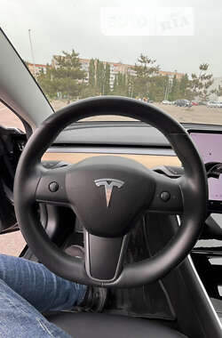 Седан Tesla Model 3 2019 в 