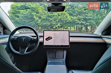 Седан Tesla Model 3 2021 в 