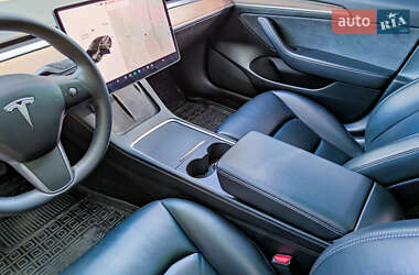 Седан Tesla Model 3 2021 в 