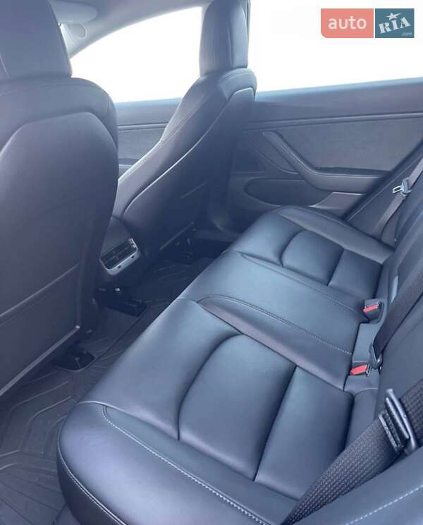 Седан Tesla Model 3 2019 в Львове