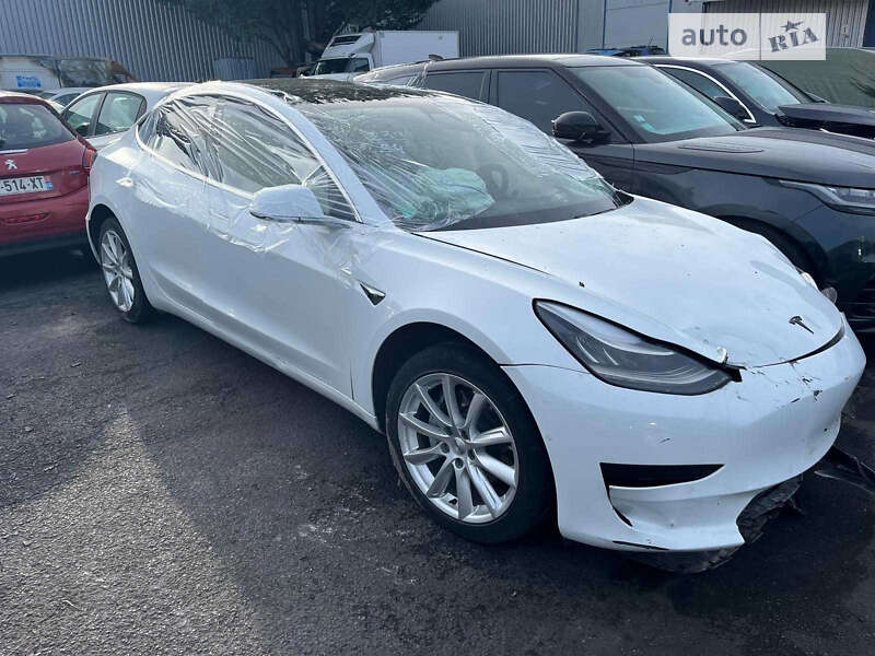 Седан Tesla Model 3 2020 в Калуше