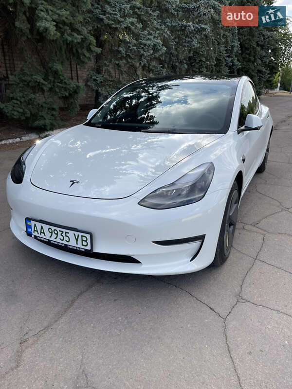 Седан Tesla Model 3 2023 в Києві