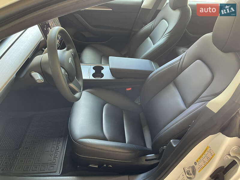 Седан Tesla Model 3 2023 в Києві