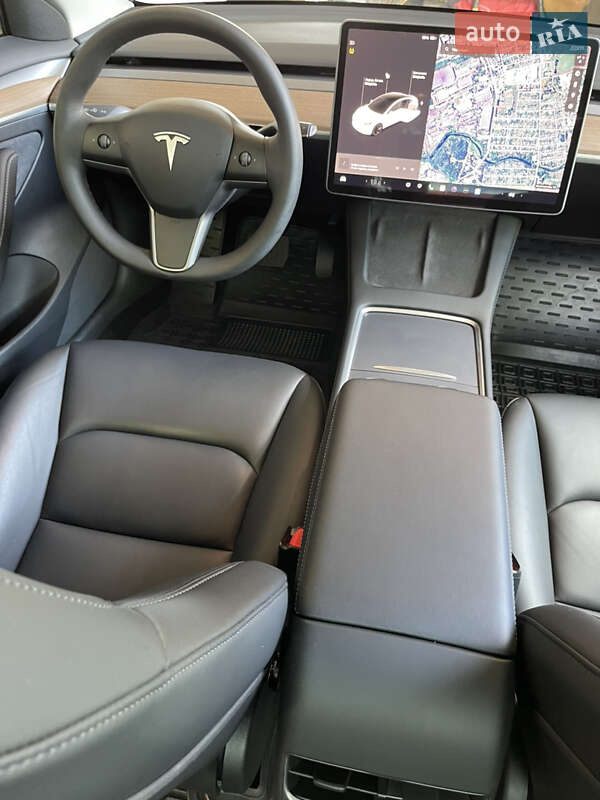 Седан Tesla Model 3 2023 в Києві