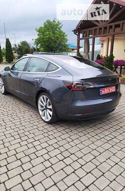 Седан Tesla Model 3 2018 в Івано-Франківську