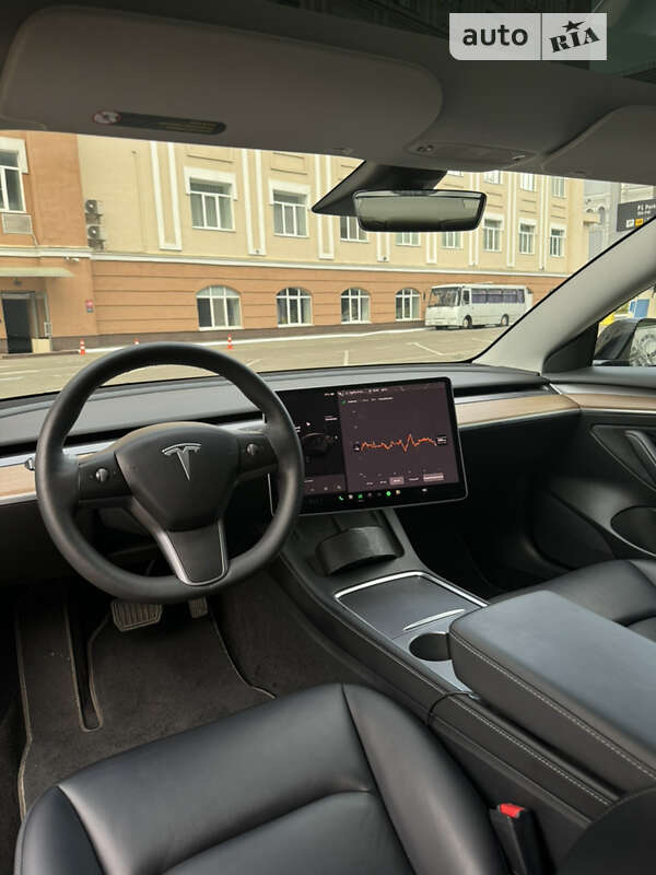 Седан Tesla Model 3 2021 в Києві
