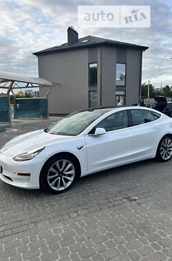 Седан Tesla Model 3 2020 в Львове