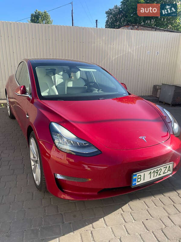 Седан Tesla Model 3 2018 в Полтаві