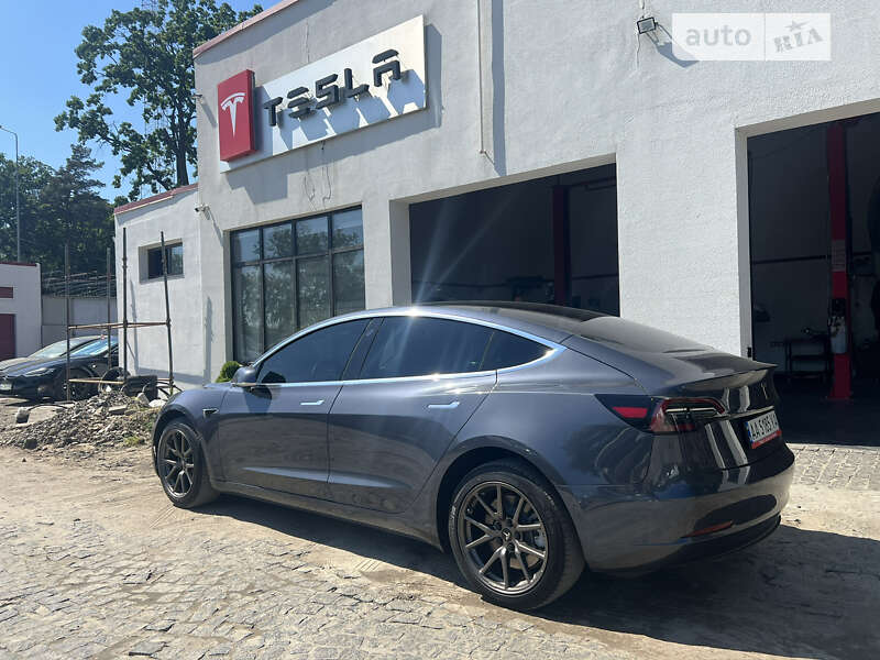 Седан Tesla Model 3 2020 в Львове