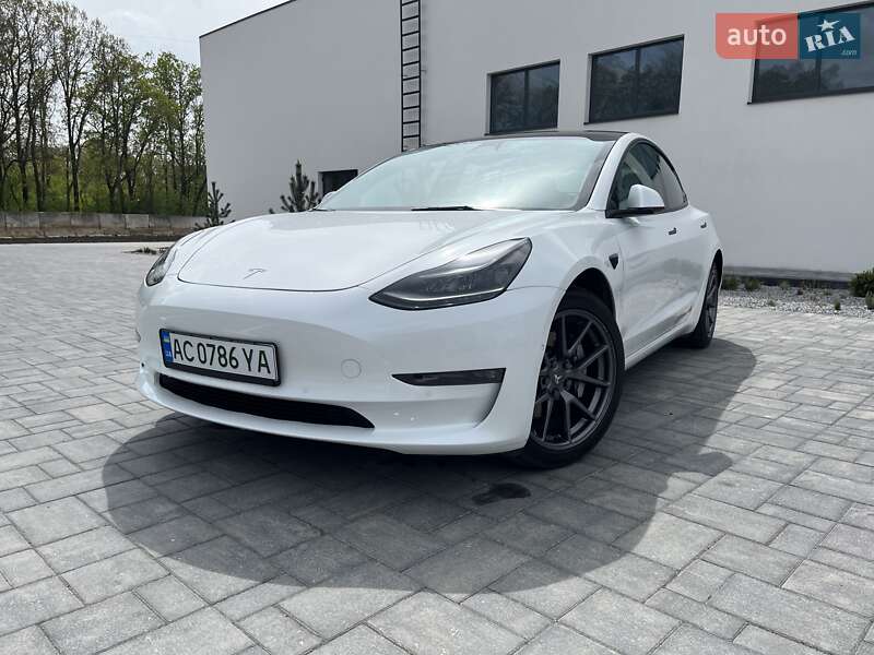 Седан Tesla Model 3 2021 в Луцке