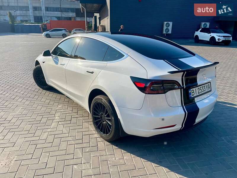 Седан Tesla Model 3 2020 в Кременчуге
