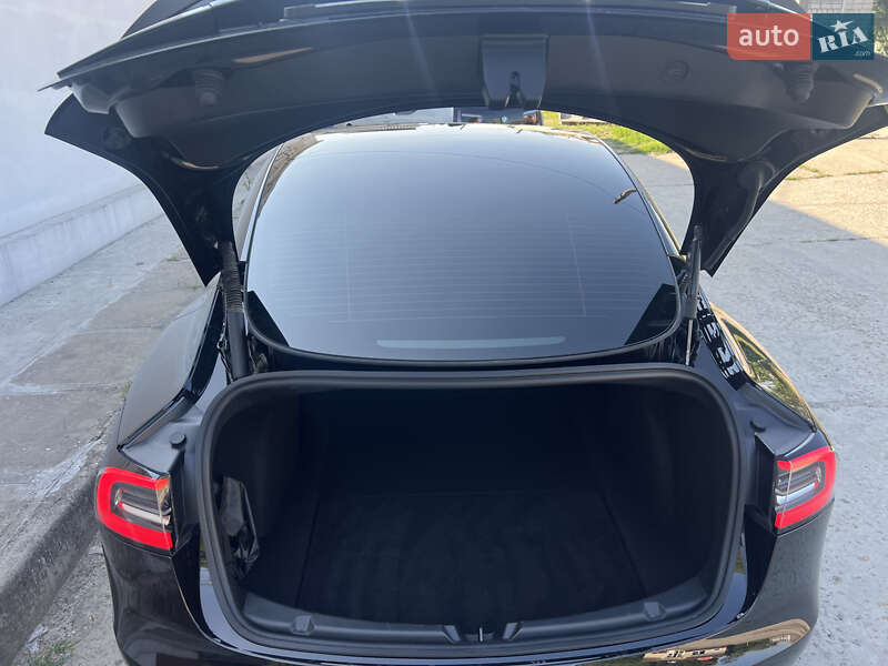 Седан Tesla Model 3 2022 в Кременчуці