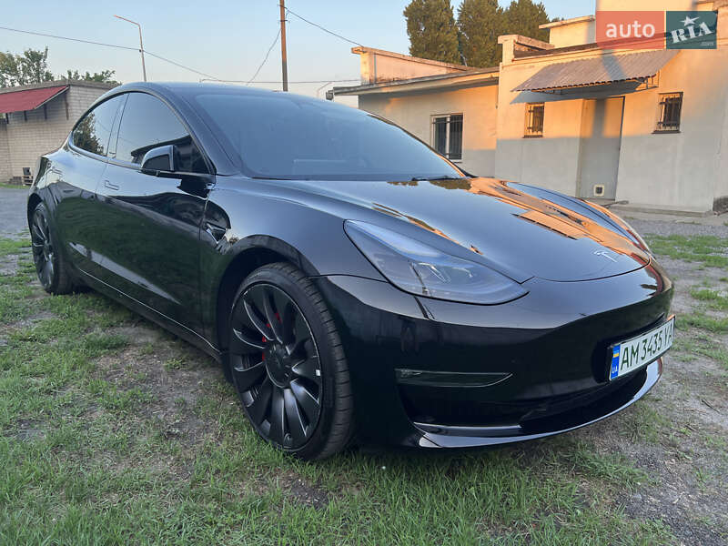 Седан Tesla Model 3 2022 в Кременчуці