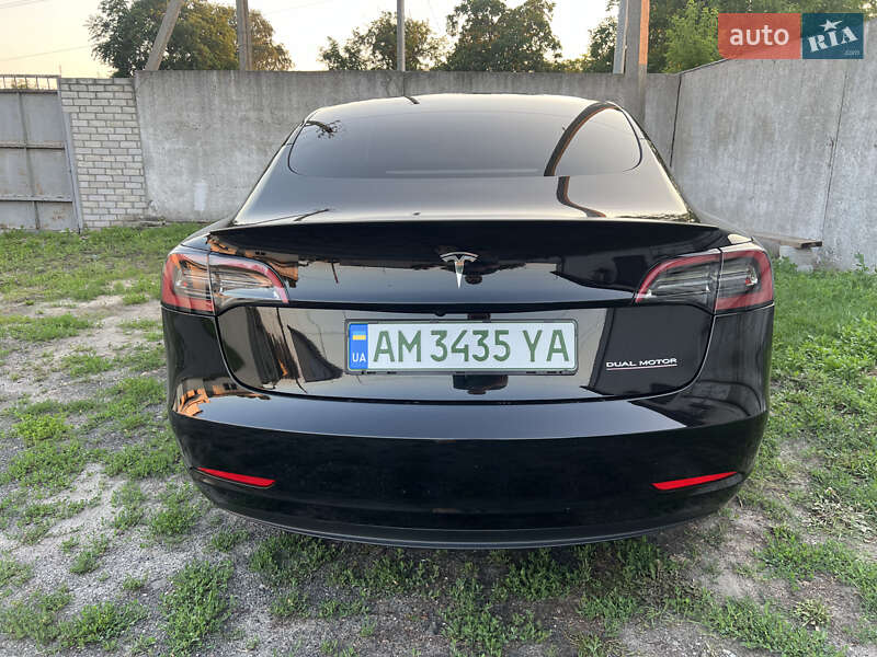 Седан Tesla Model 3 2022 в Кременчуці