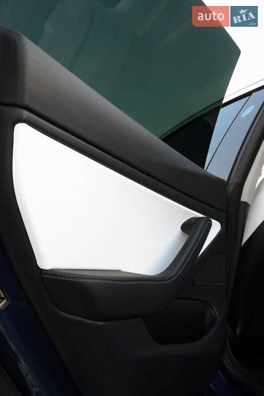 Седан Tesla Model 3 2019 в Киеве